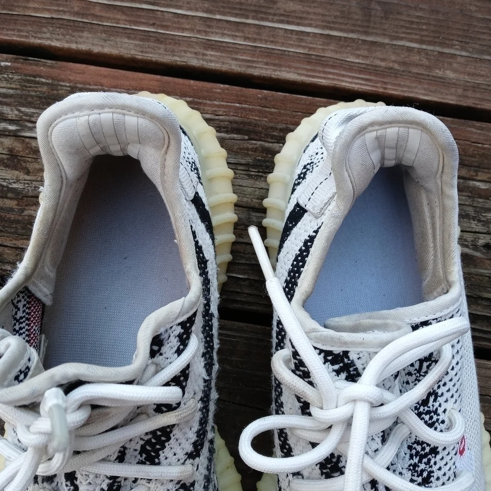 Adidas Yeezy Boost 350 V2 Zebra men's SIZE 11 CP9654 100% AUTHENTIC. 249pem